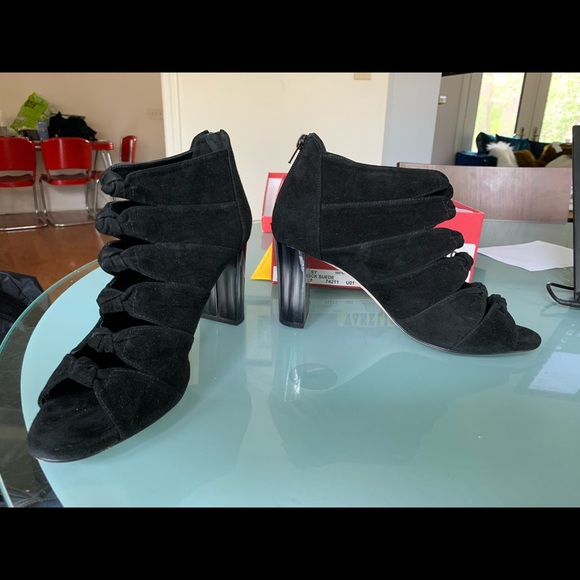 Awesome like-new suede ombré heel booties🖤 - Picture 11 of 14